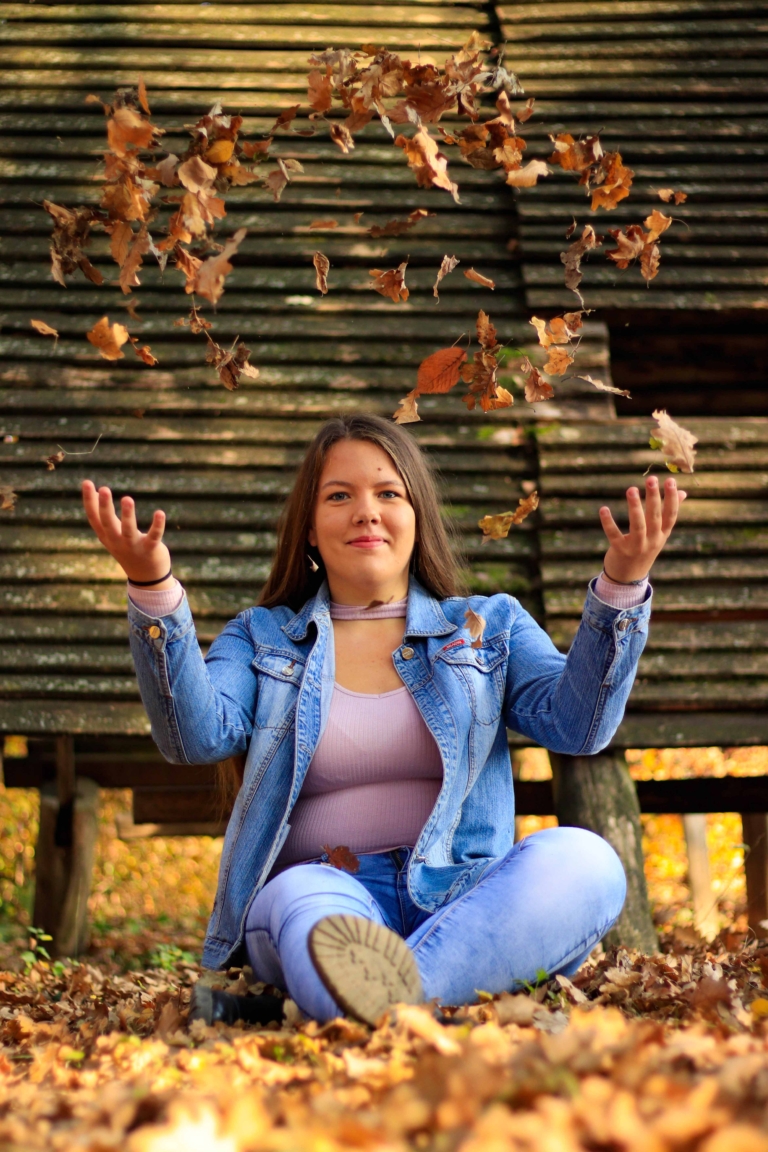 oszi-szabadteri-fotozas-osz-levelek-portrefoto-karger-virag-foto